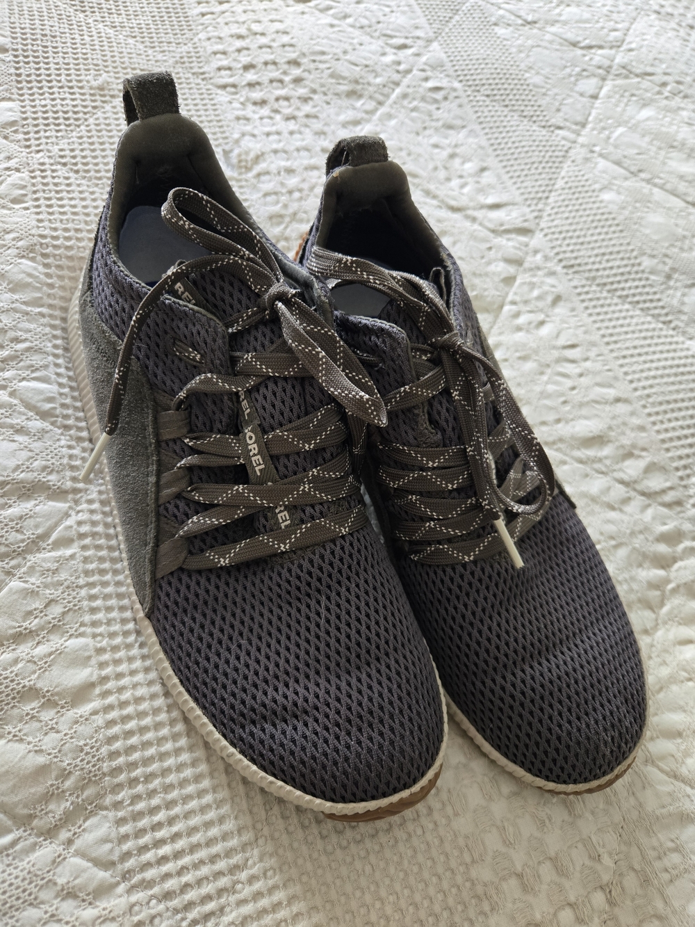 SOREL Dark Green Mesh Suede Sneaker Normcore Trendy Athleasure Size 8
